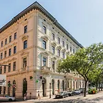Oktogon City Apartment